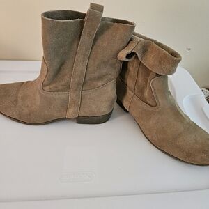 American Eagle suede boots